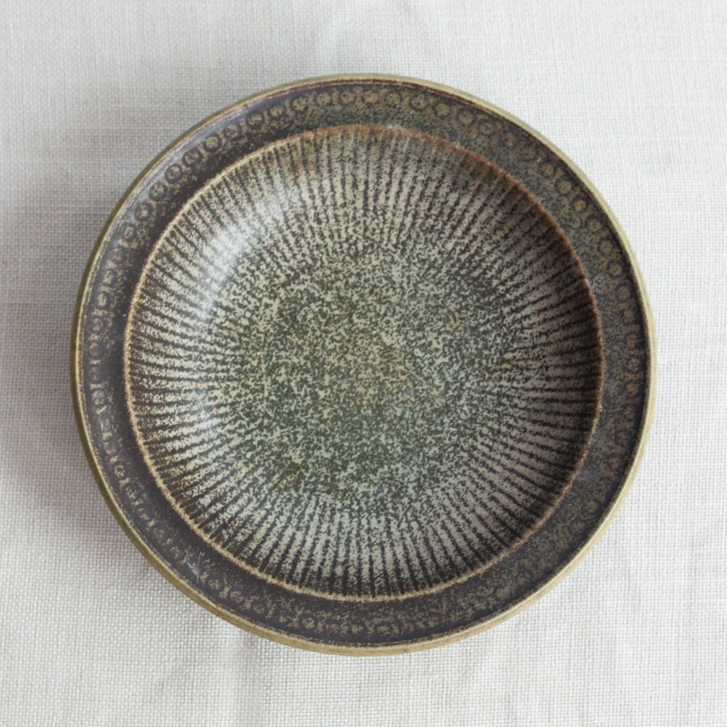 'Collier' bowl, Gunnar Nylund, Rörstrand, Sweden. 1960s.