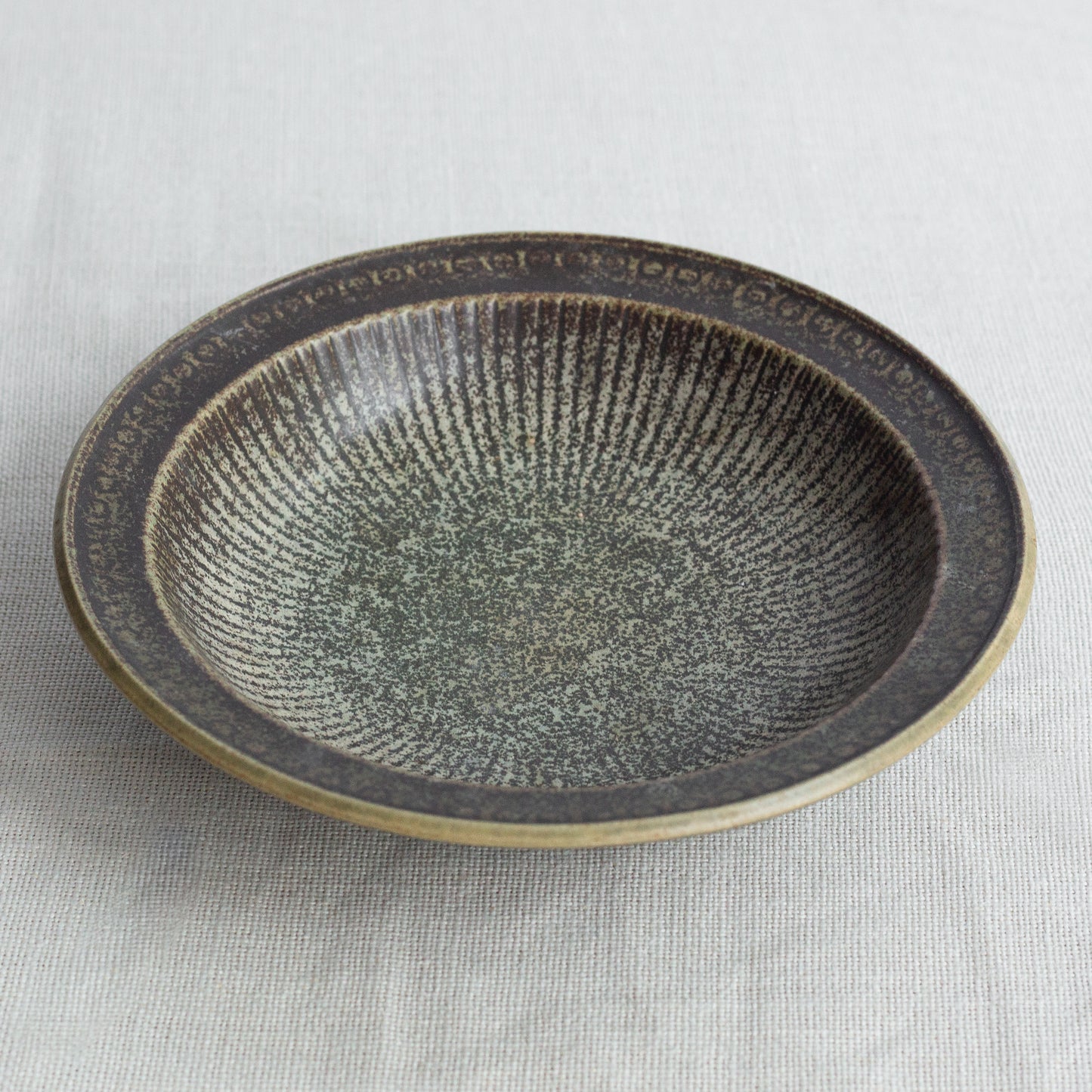 'Collier' bowl, Gunnar Nylund, Rörstrand, Sweden. 1960s.