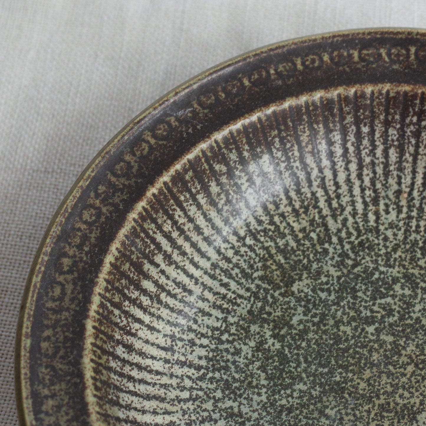 'Collier' bowl, Gunnar Nylund, Rörstrand, Sweden. 1960s.