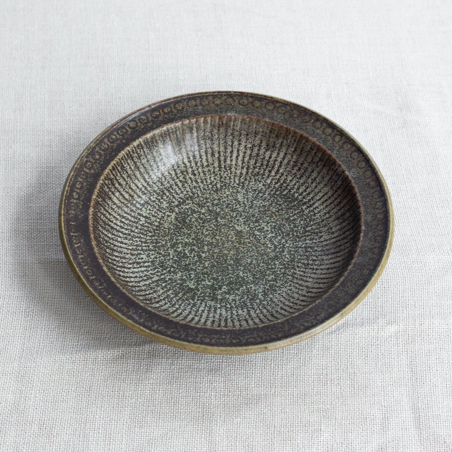 'Collier' bowl, Gunnar Nylund, Rörstrand, Sweden. 1960s.