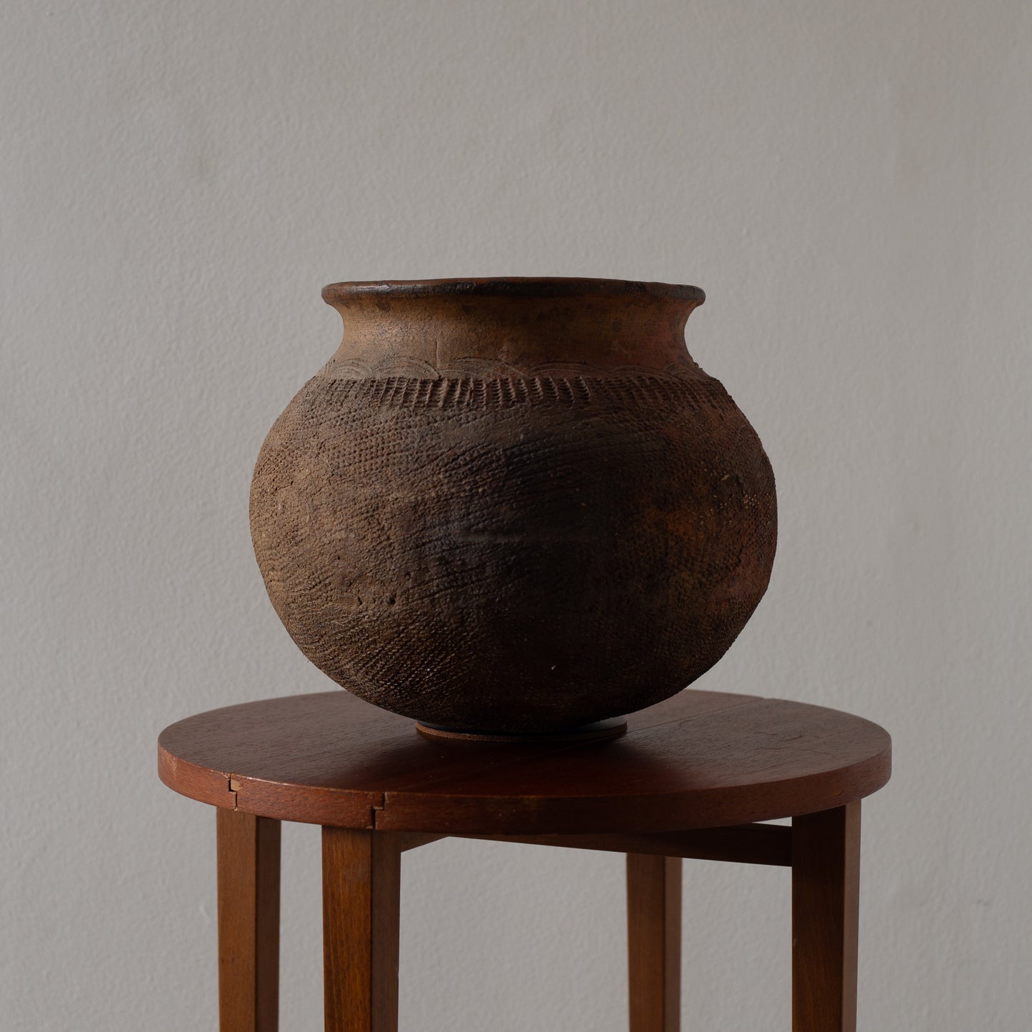 Large Native American Cooking Pot. Late 19th century.