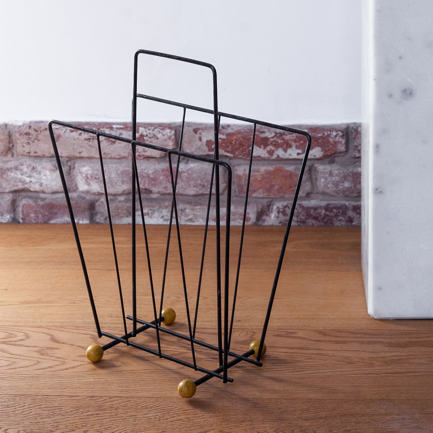 Atomic-age magazine rack, England. 1960s.