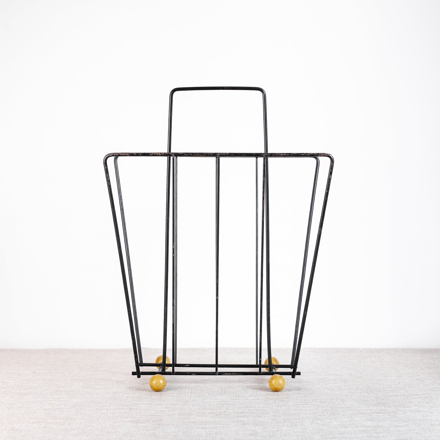 Atomic-age magazine rack, England. 1960s.