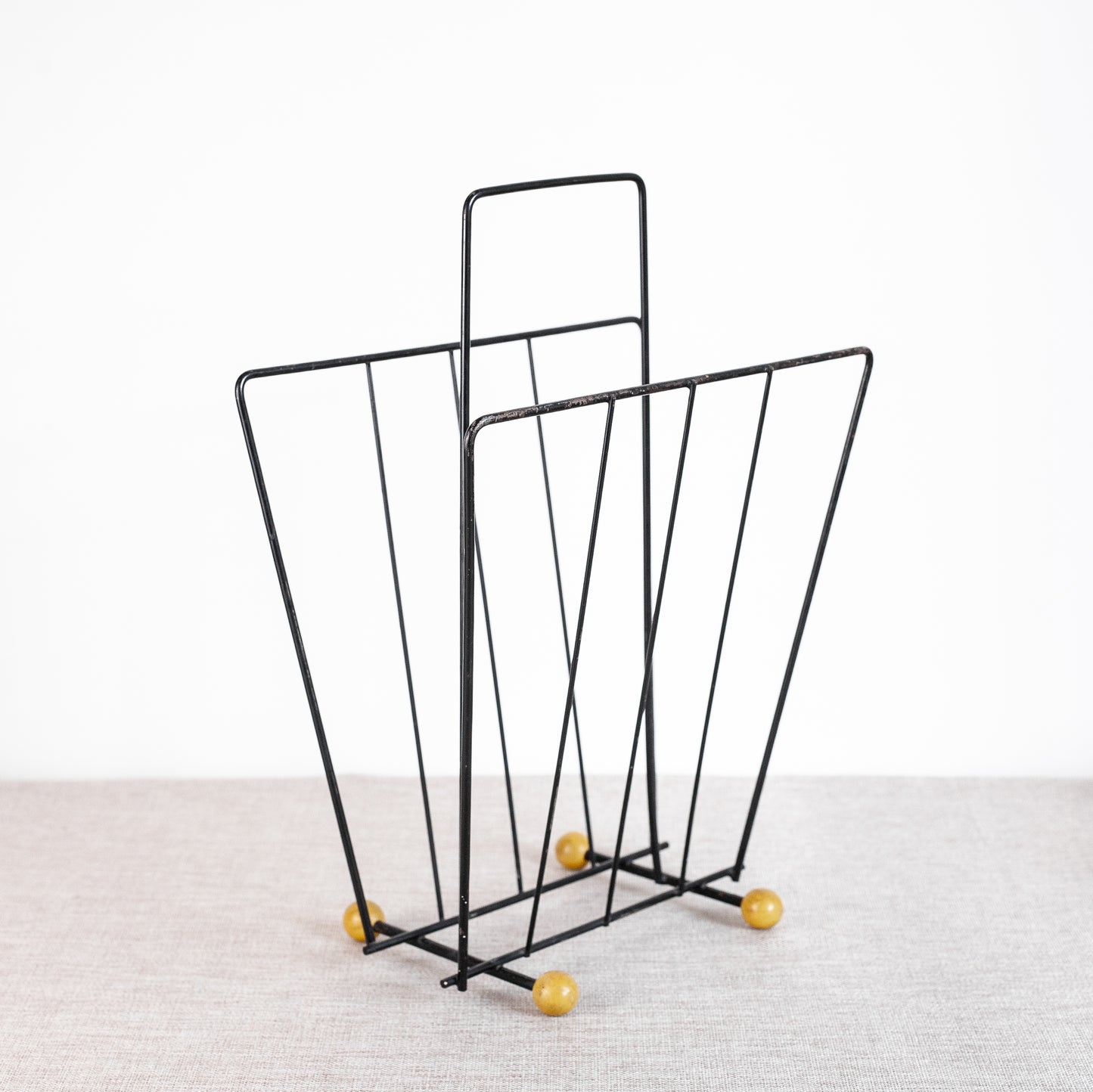 Atomic-age magazine rack, England. 1960s.