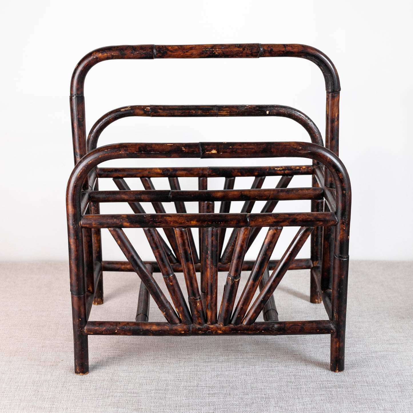 Magazine rack, England. Late 19th Century.