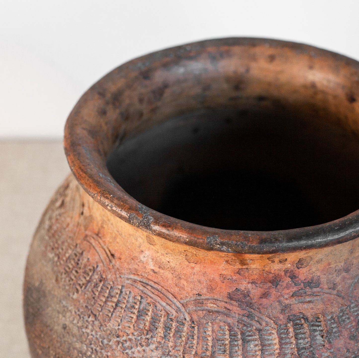 Large Native American Cooking Pot. Late 19th century.