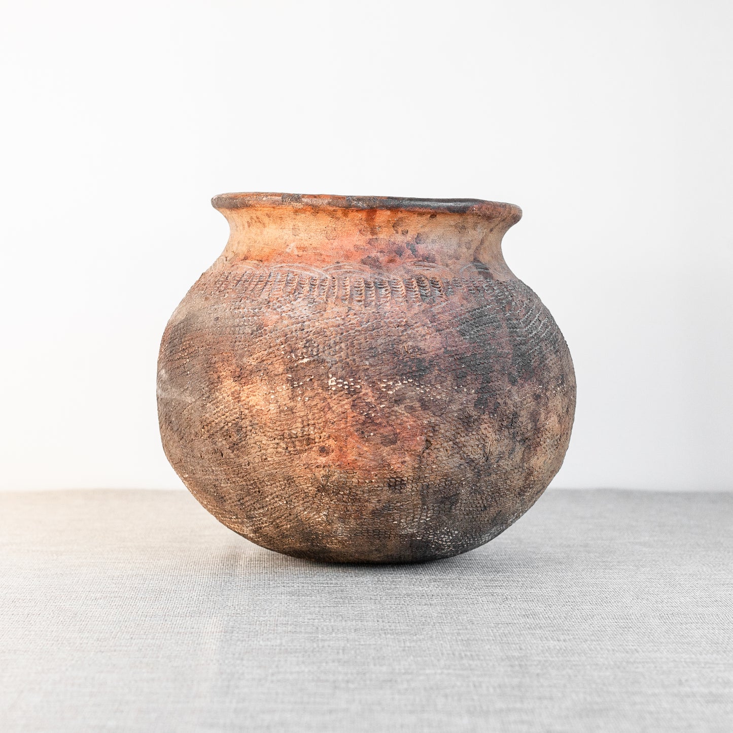 Large Native American Cooking Pot. Late 19th century.