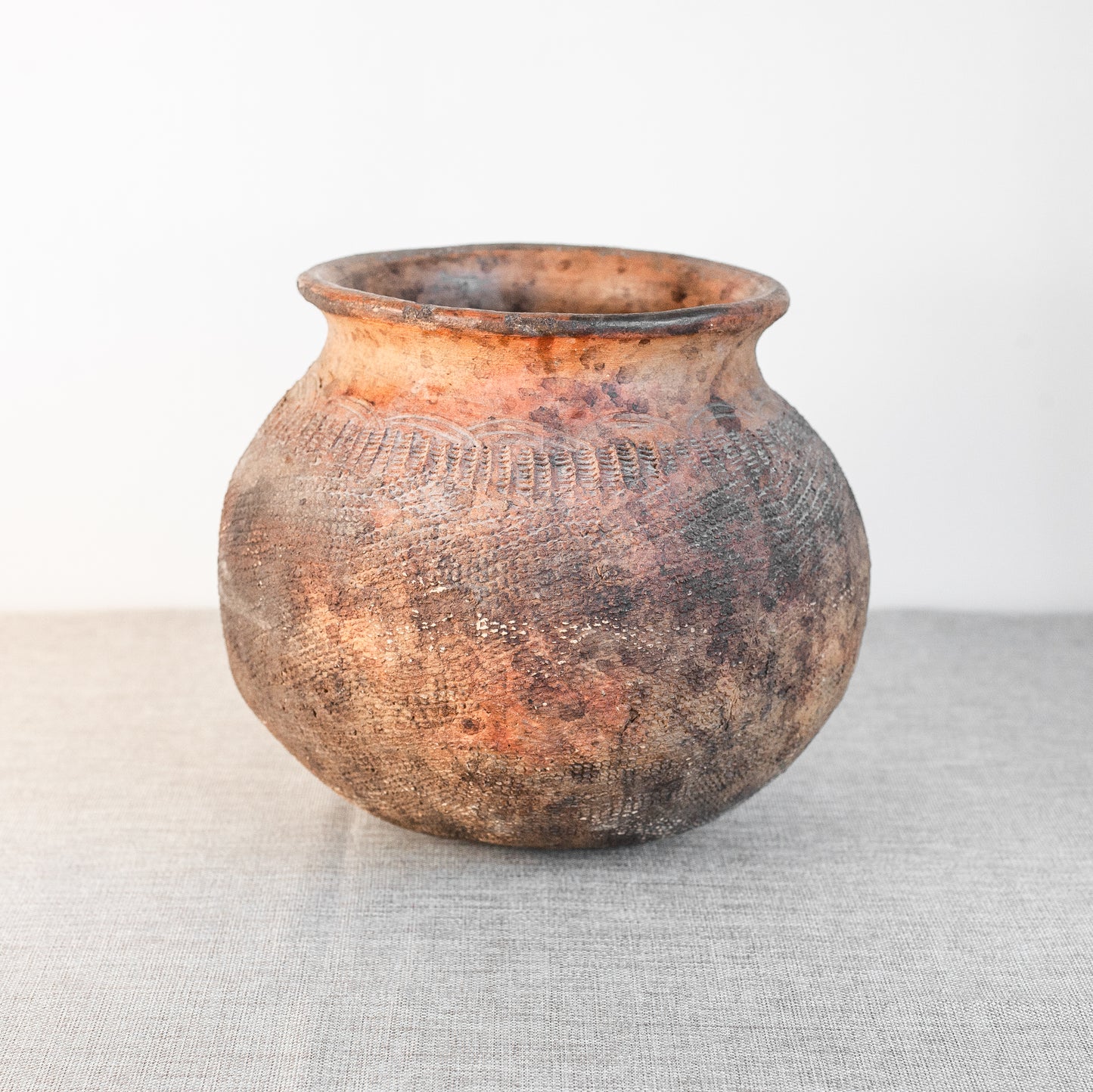 Large Native American Cooking Pot. Late 19th century.