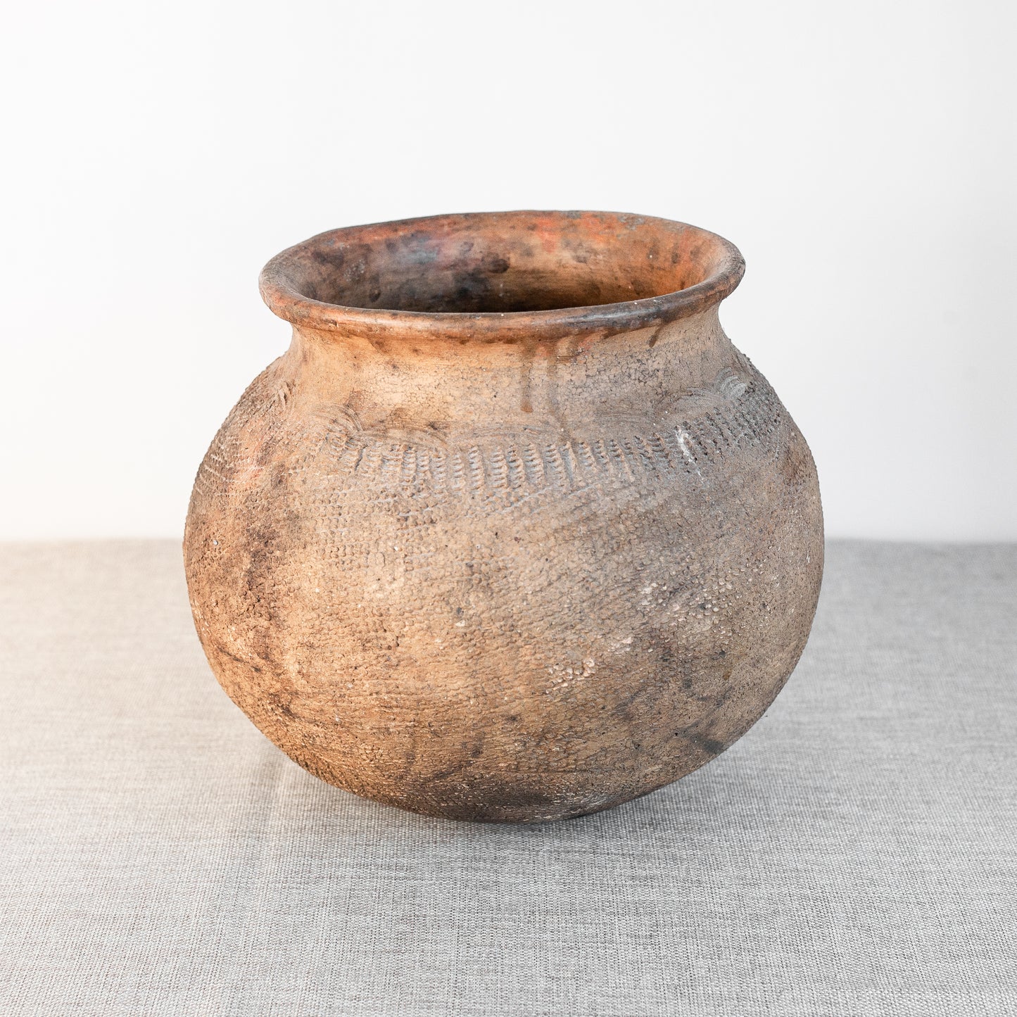 Large Native American Cooking Pot. Late 19th century.