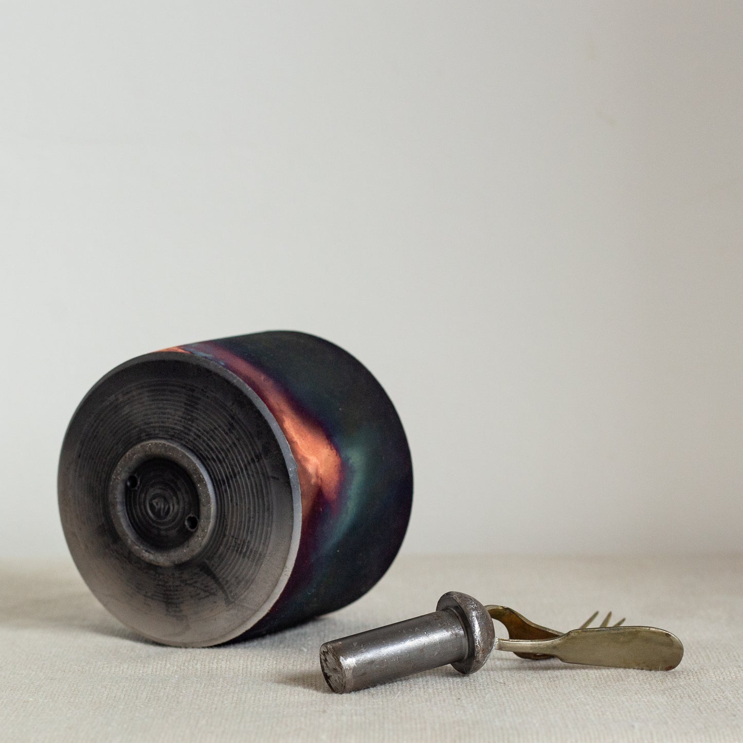 Lidded Raku Form, Andrew Niblett, England. Late 1990s.