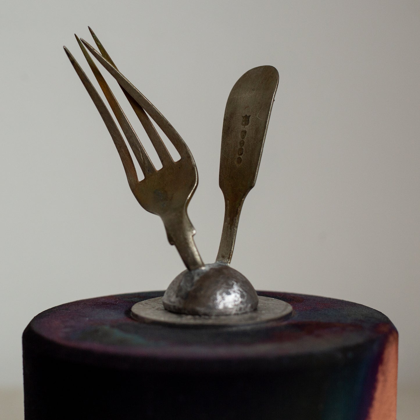Lidded Raku Form, Andrew Niblett, England. Late 1990s.