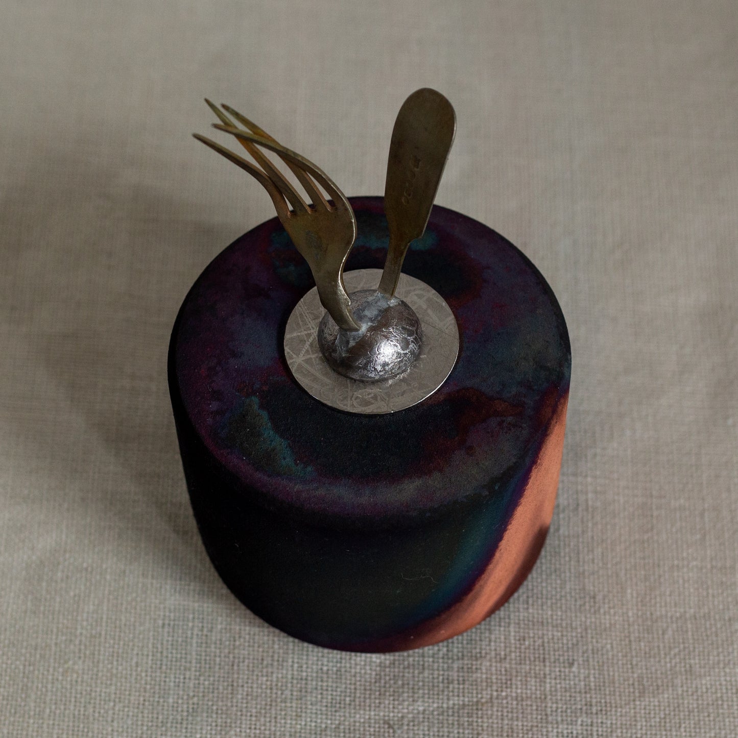 Lidded Raku Form, Andrew Niblett, England. Late 1990s.