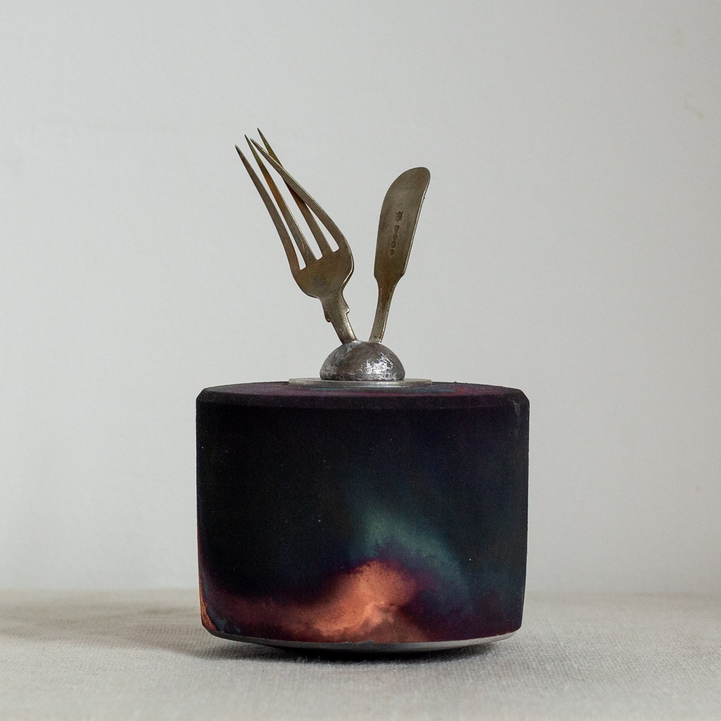 Lidded Raku Form, Andrew Niblett, England. Late 1990s.