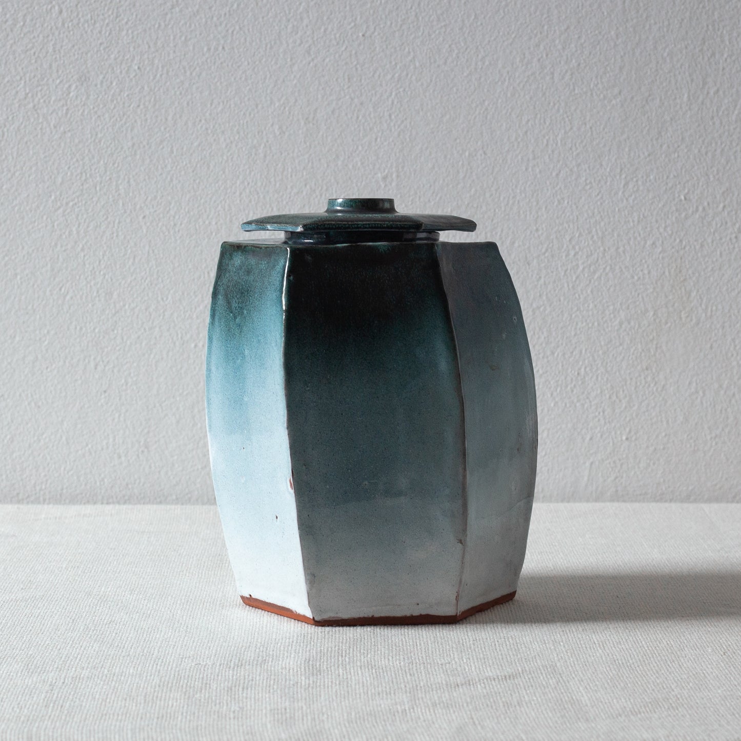 Studio Pottery Lidded Barrelled Vase, Robert Garnett Heal, England. Mid-20th century.