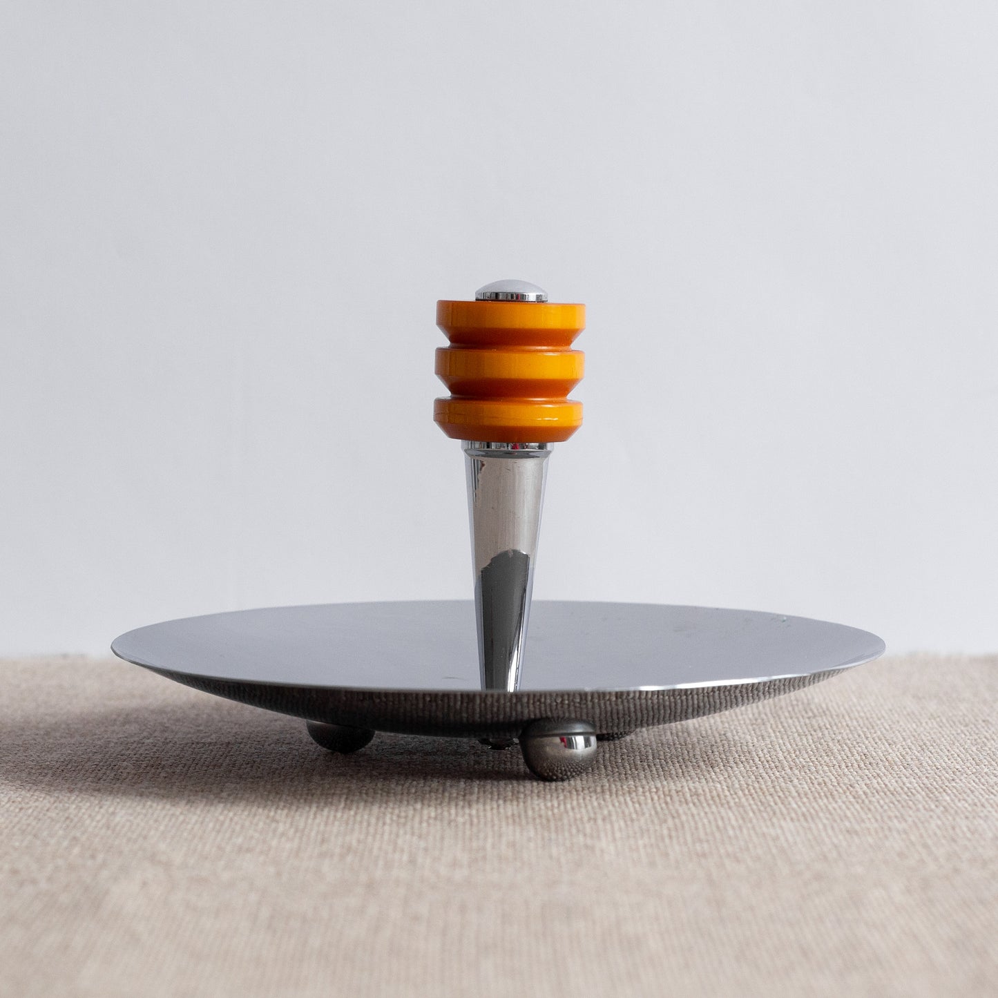 Bakelite and Chrome Space-Age Dish, England. 1960s.