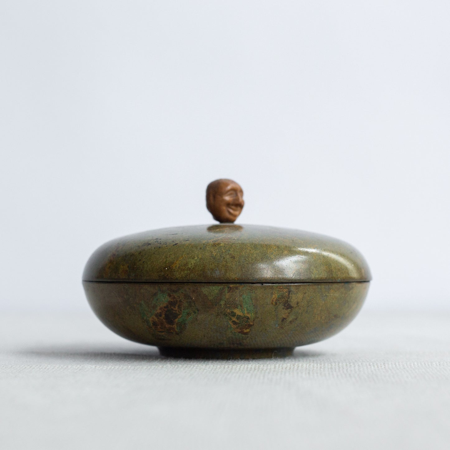 Rare lidded 'Janus' box, Ebena, Belgium. 1920's.