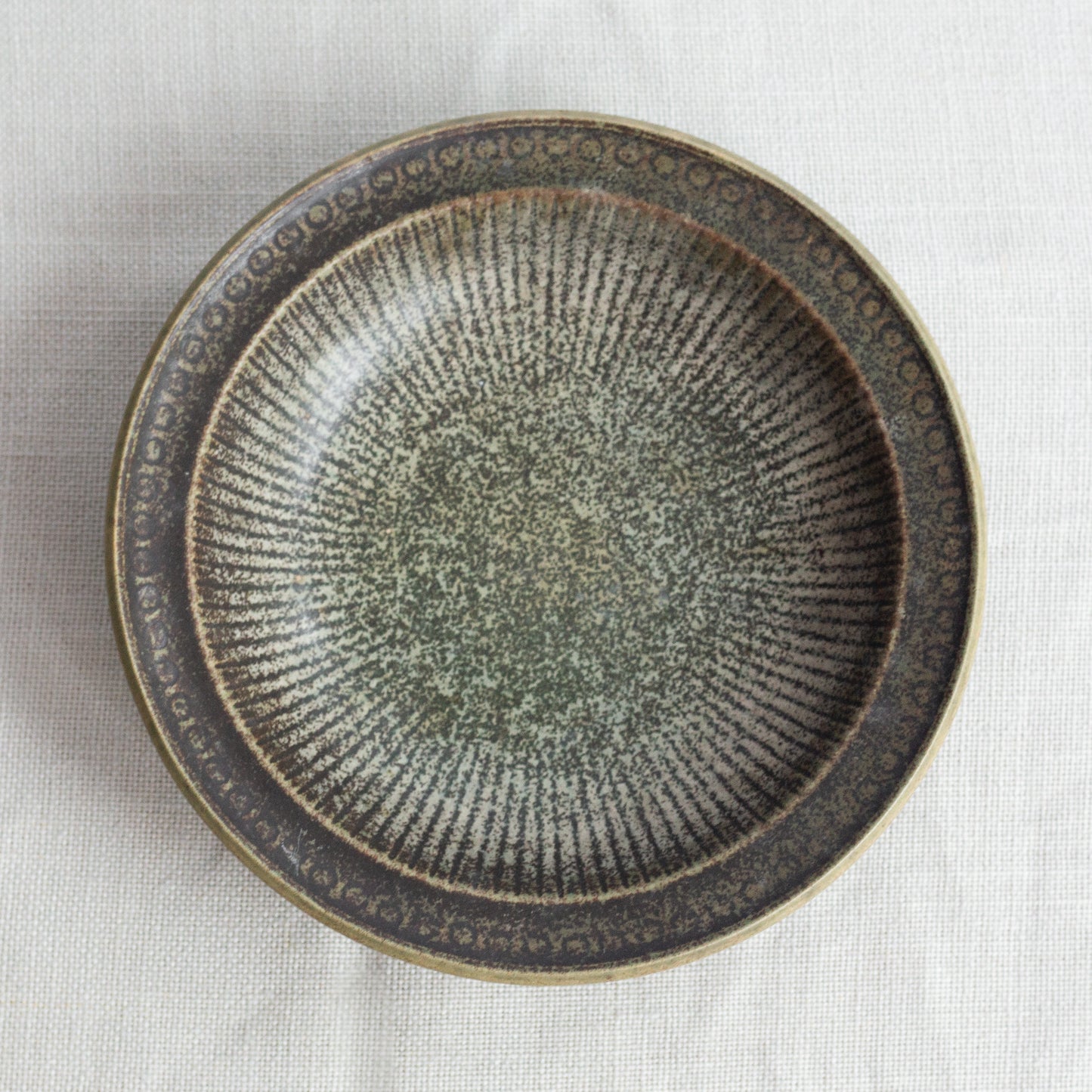 'Collier' bowl, Gunnar Nylund, Rörstrand, Sweden. 1960's.