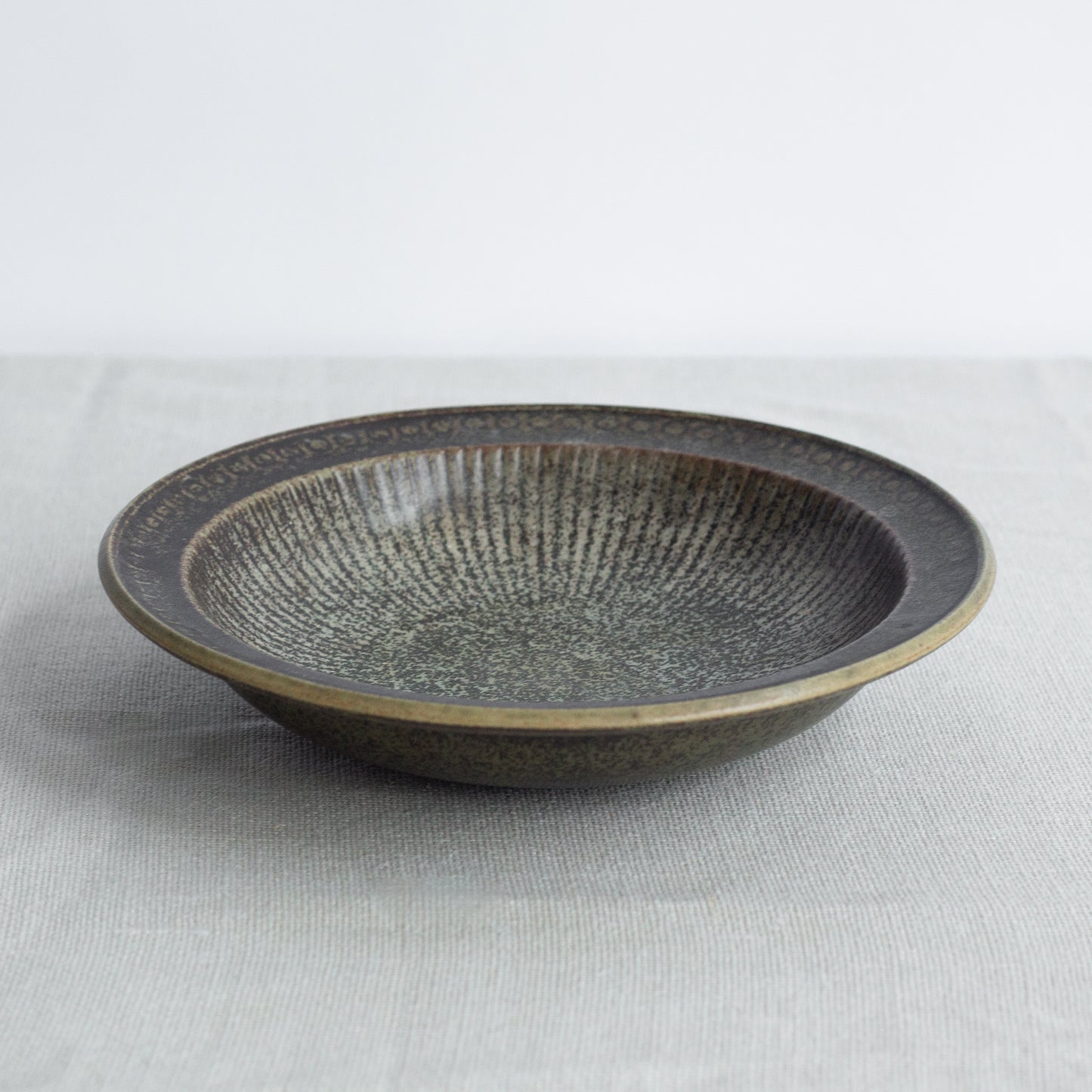 'Collier' bowl, Gunnar Nylund, Rörstrand, Sweden. 1960's.