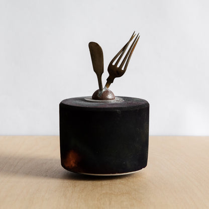 Lidded Raku Form, Andrew Niblett, England. Late 1990s.