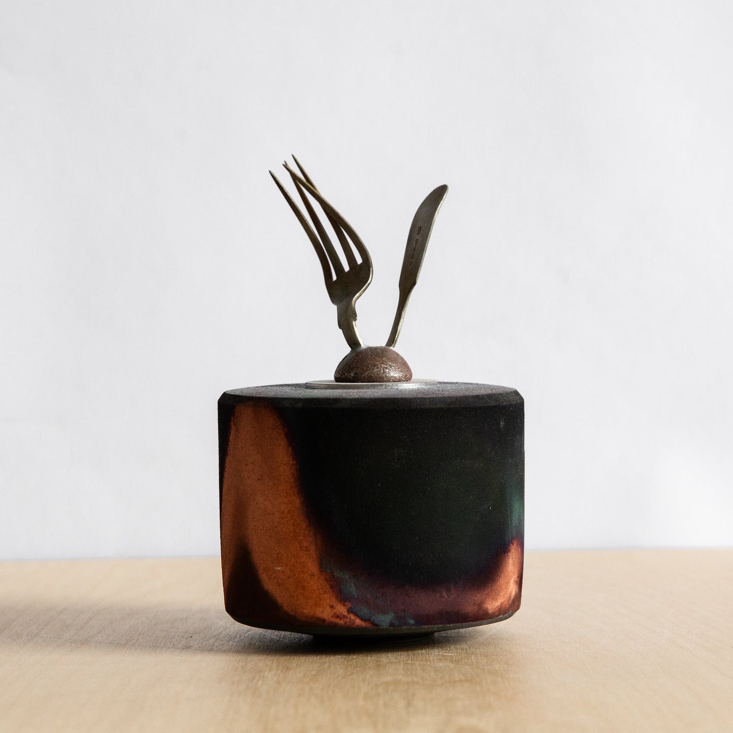 Lidded Raku Form, Andrew Niblett, England. Late 1990s.