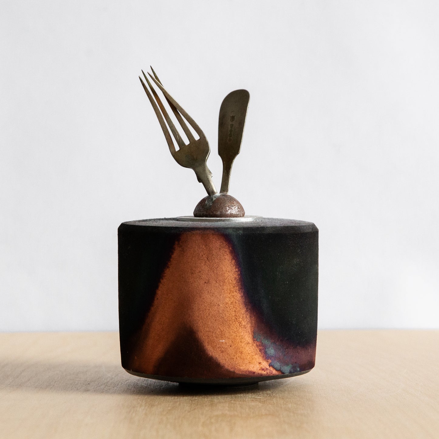 Lidded Raku Form, Andrew Niblett, England. Late 1990s.