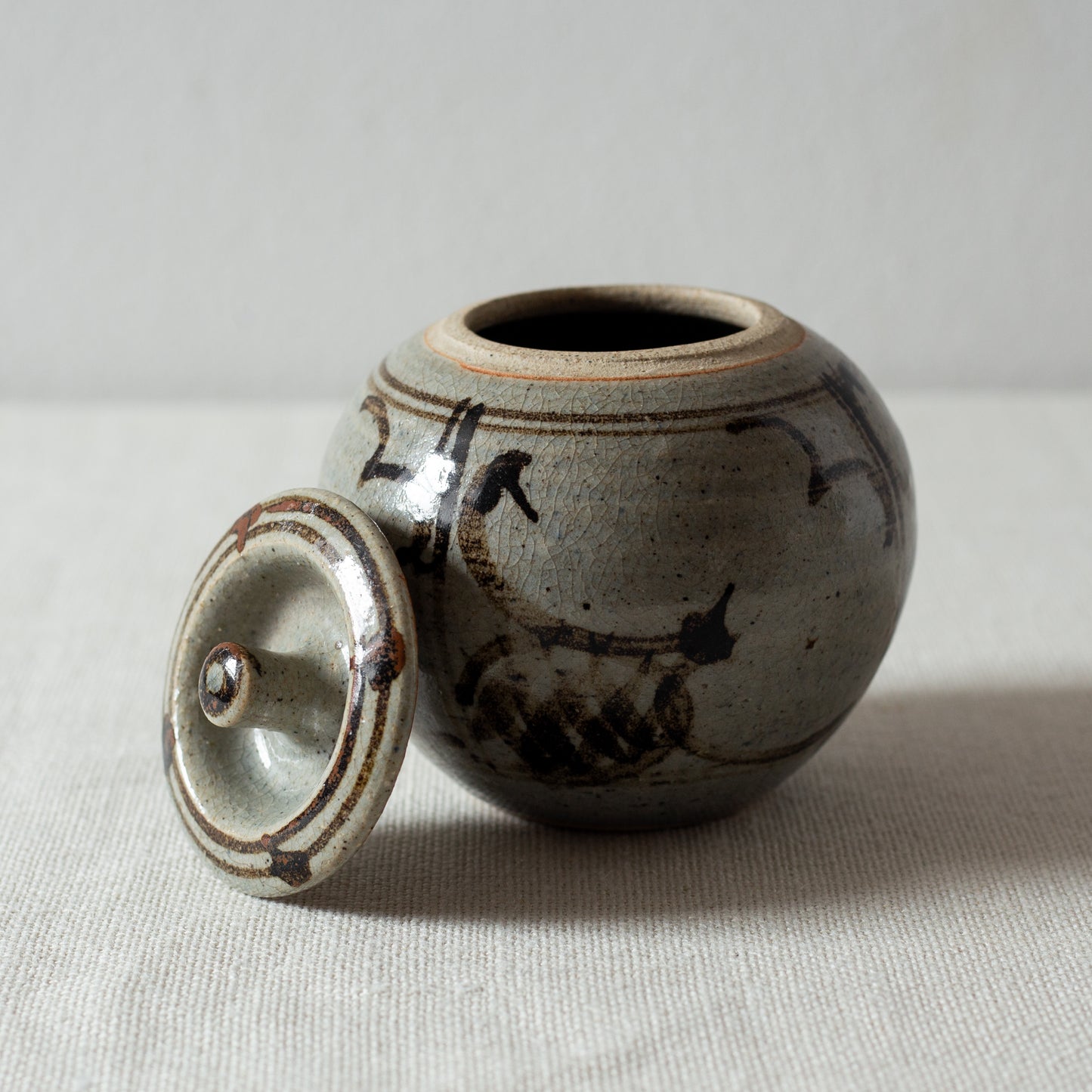 Lidded Jar, in the style of Michael Cardew, England. 1960s.