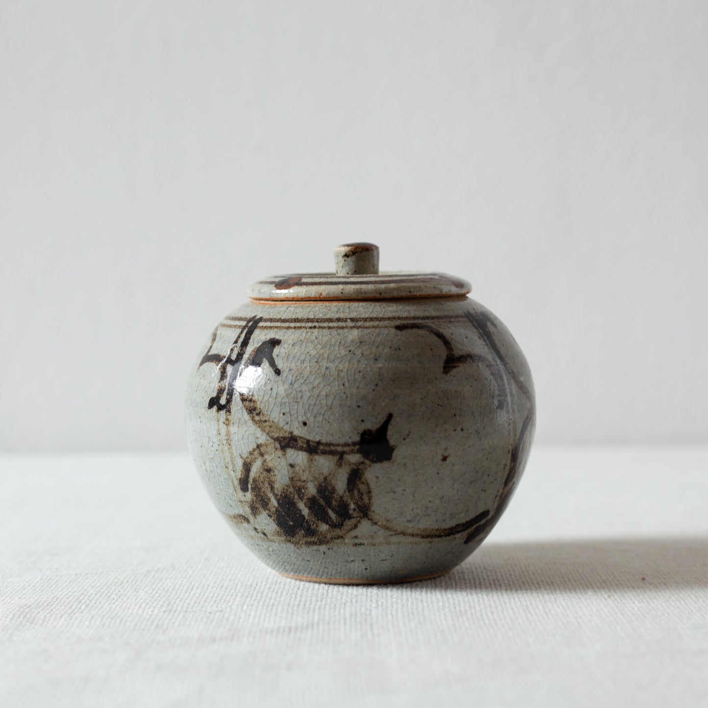 Lidded Jar, in the style of Michael Cardew, England. 1960s.