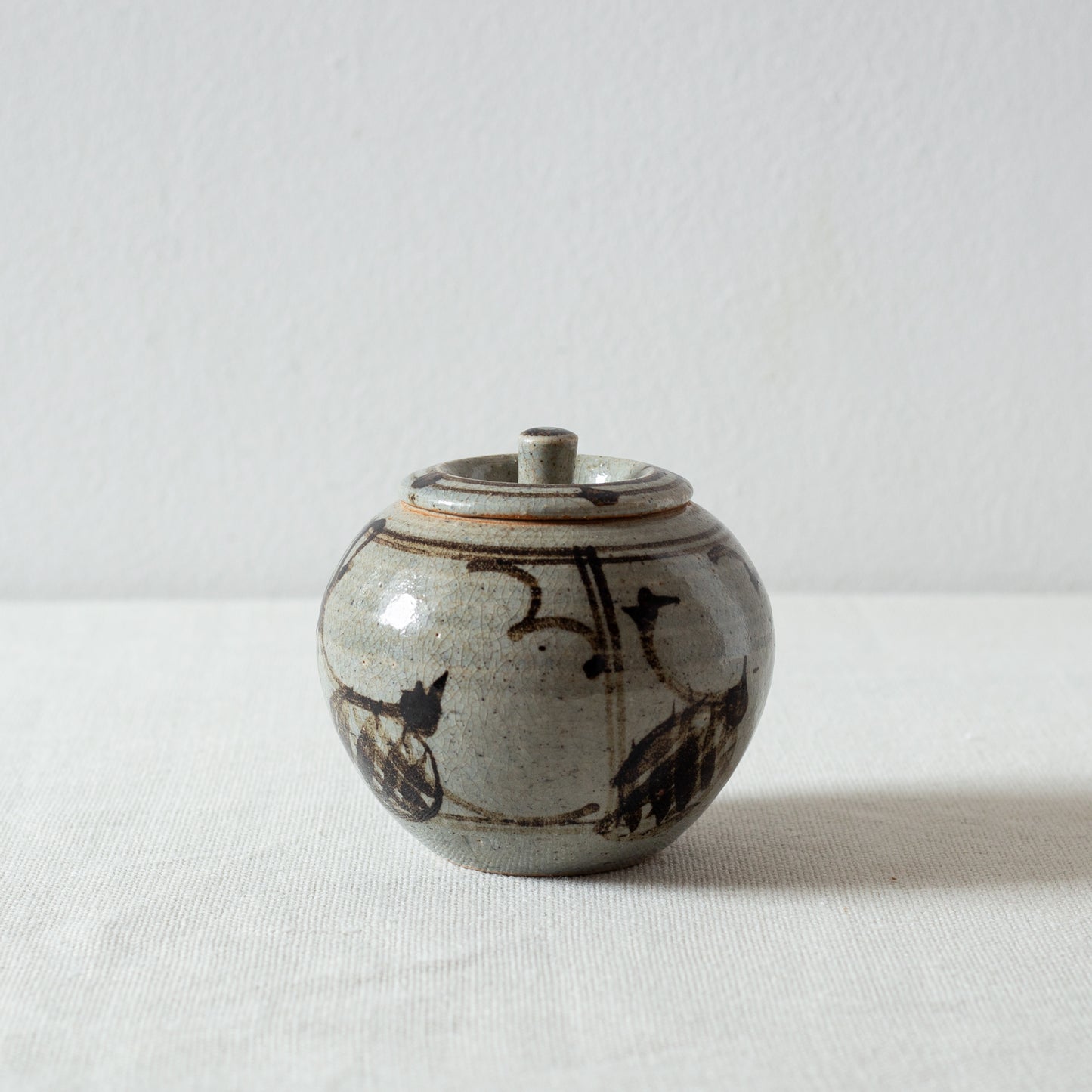 Lidded Jar, in the style of Michael Cardew, England. 1960s.