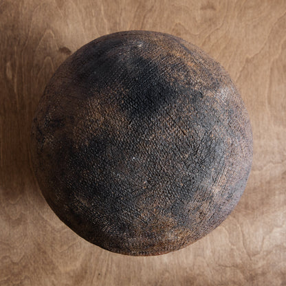 Large Native American Cooking Pot. Late 19th century.