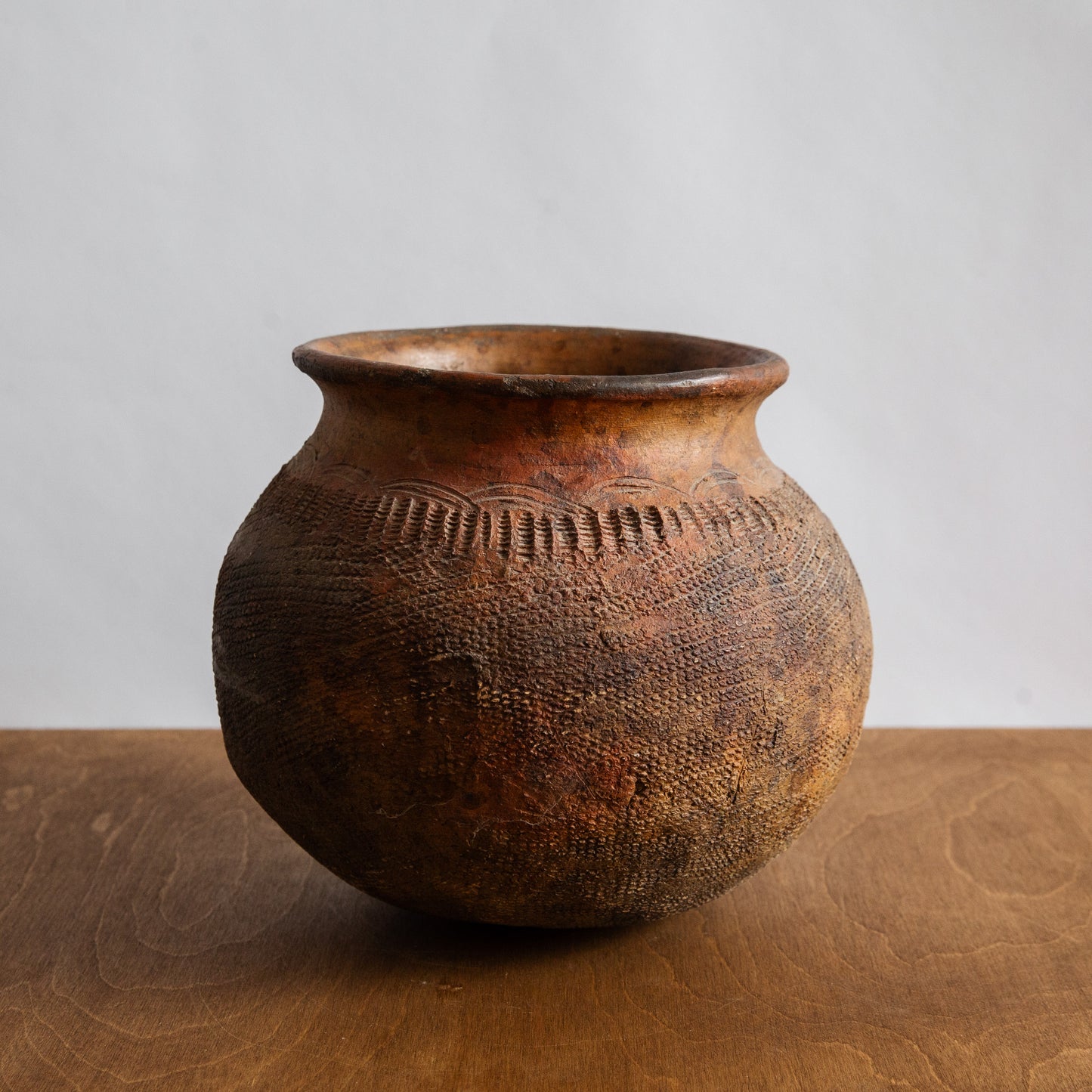 Large Native American Cooking Pot. Late 19th century.