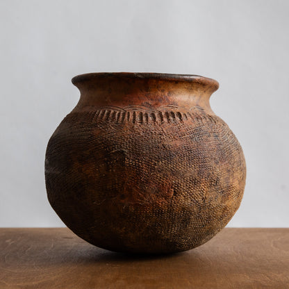 Large Native American Cooking Pot. Late 19th century.