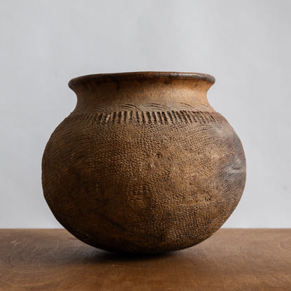 Large Native American Cooking Pot. Late 19th century.