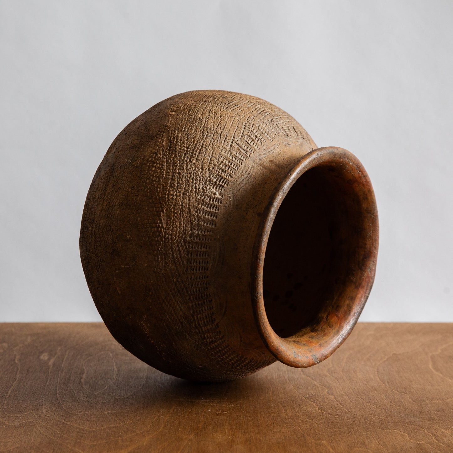 Large Native American Cooking Pot. Late 19th century.
