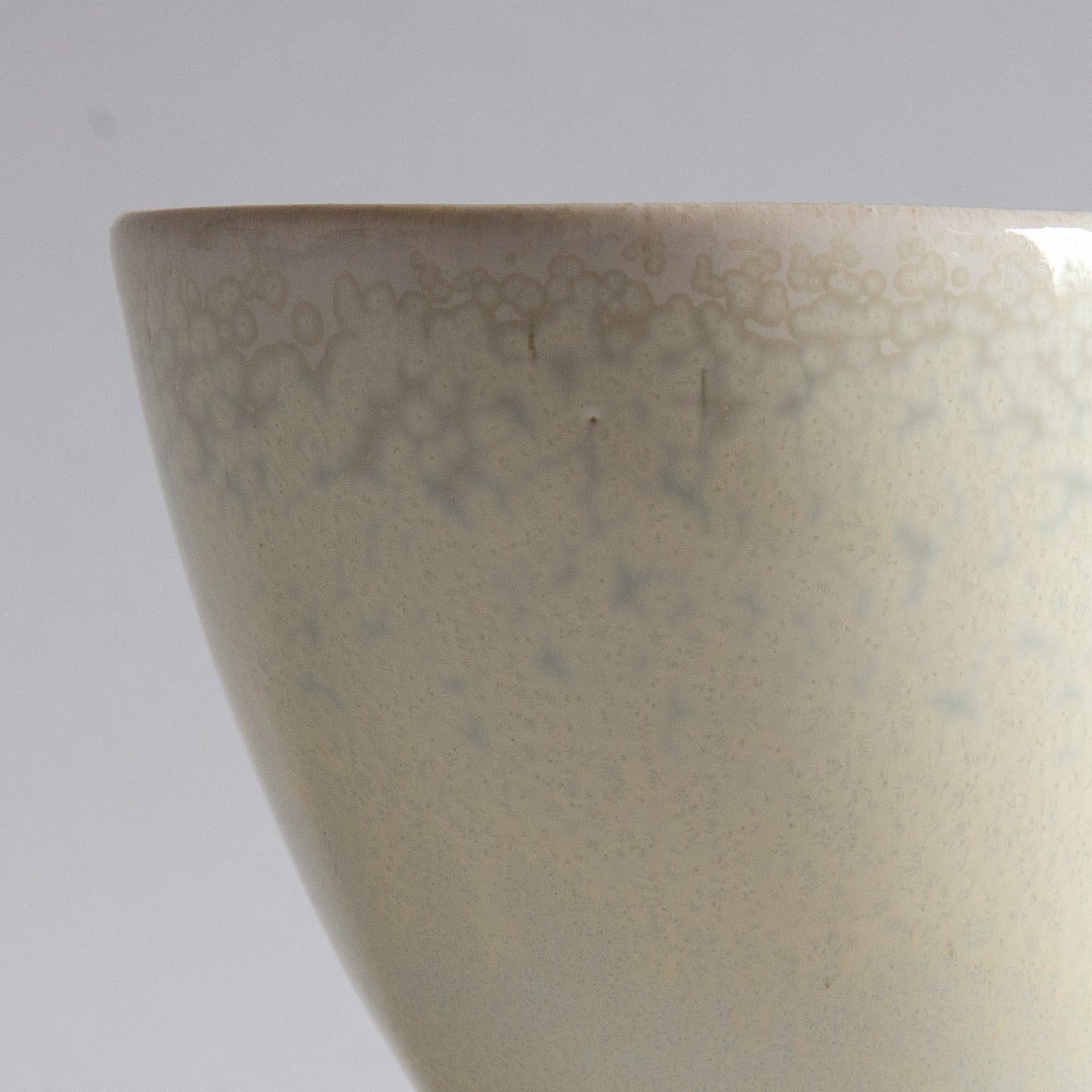 'Tango' Stoneware Mug in Cream, Jaroslav Hrustalenko, England. 2000s.