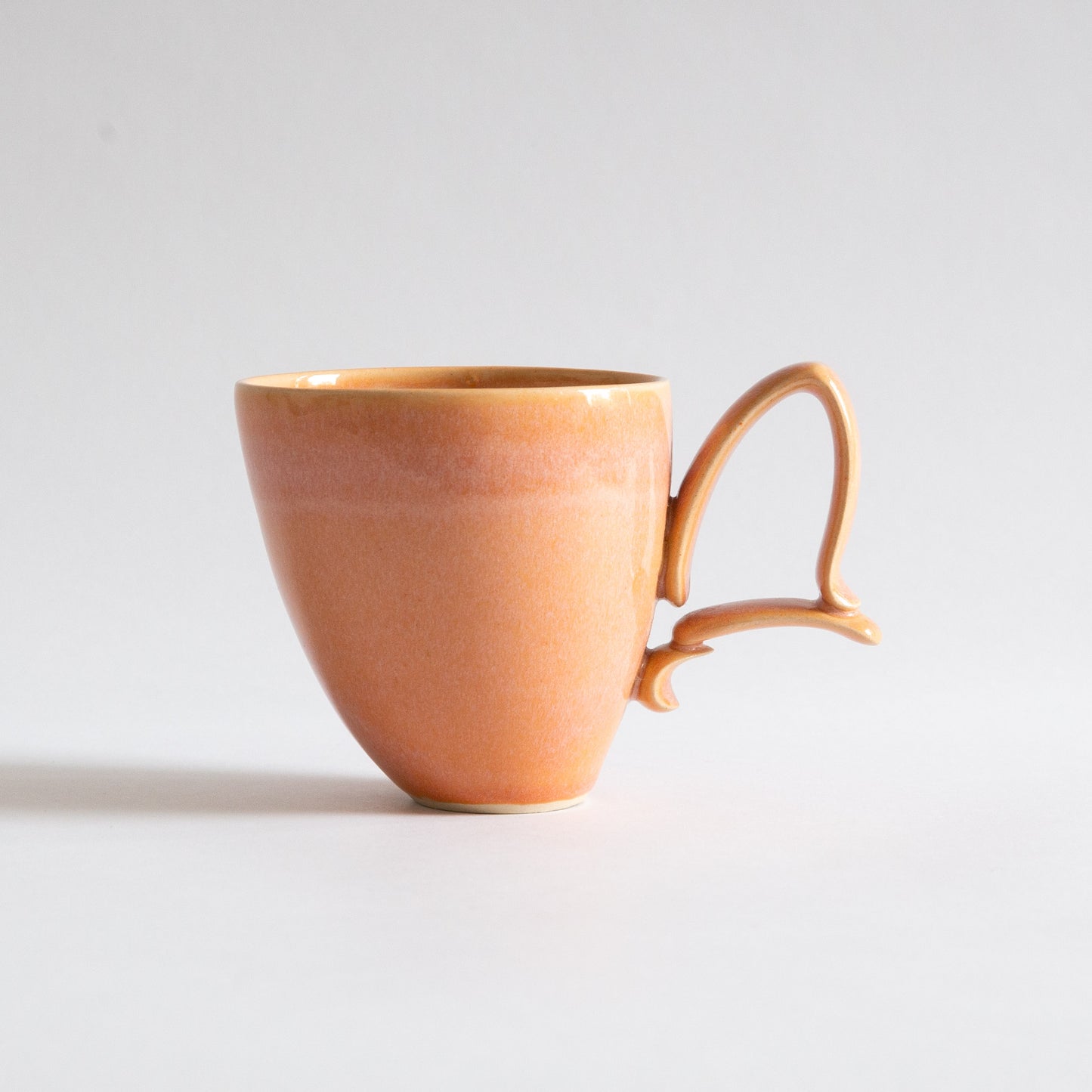 'Tango' Stoneware Mug in Peach, Jaroslav Hrustalenko, England. 2000s.