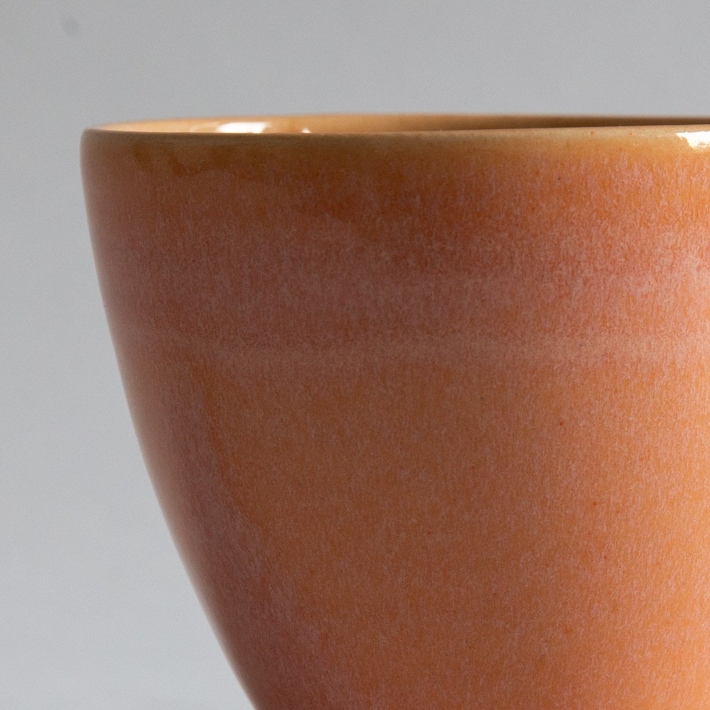 'Tango' Stoneware Mug in Peach, Jaroslav Hrustalenko, England. 2000s.