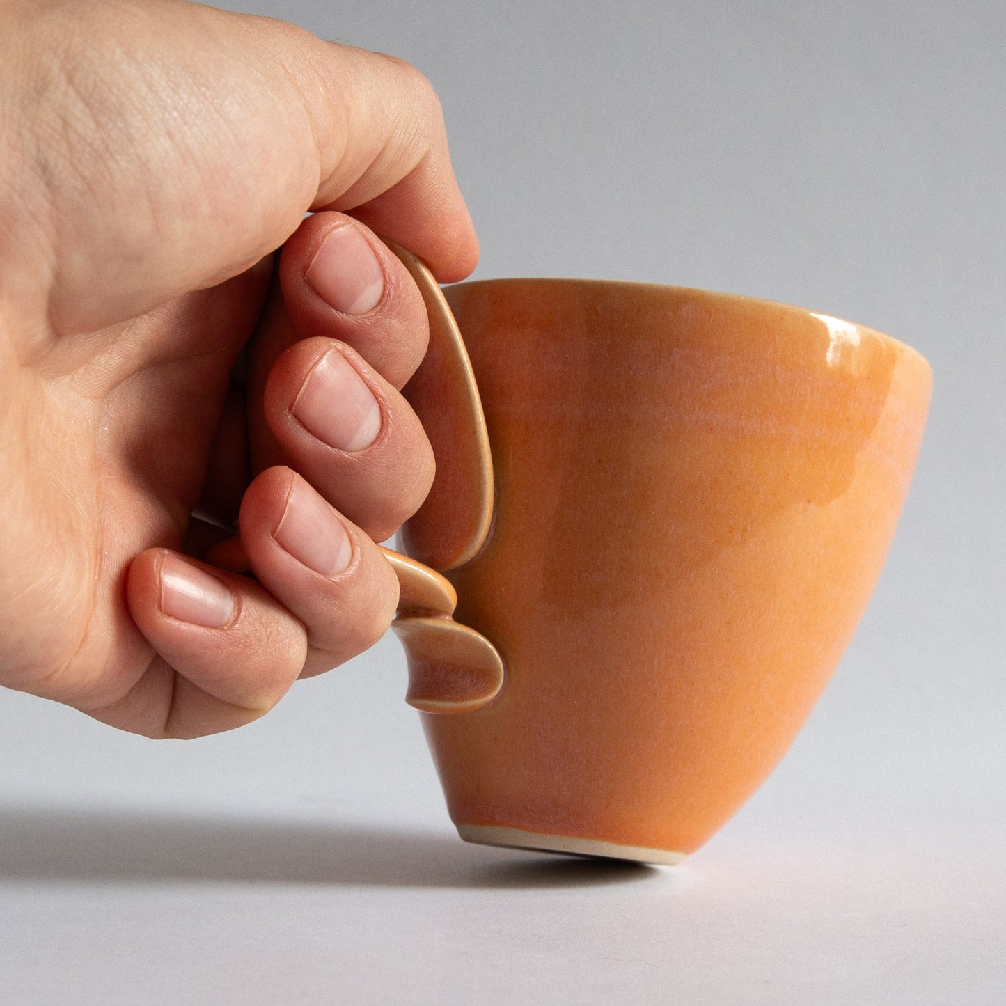 'Tango' Stoneware Mug in Peach, Jaroslav Hrustalenko, England. 2000s.