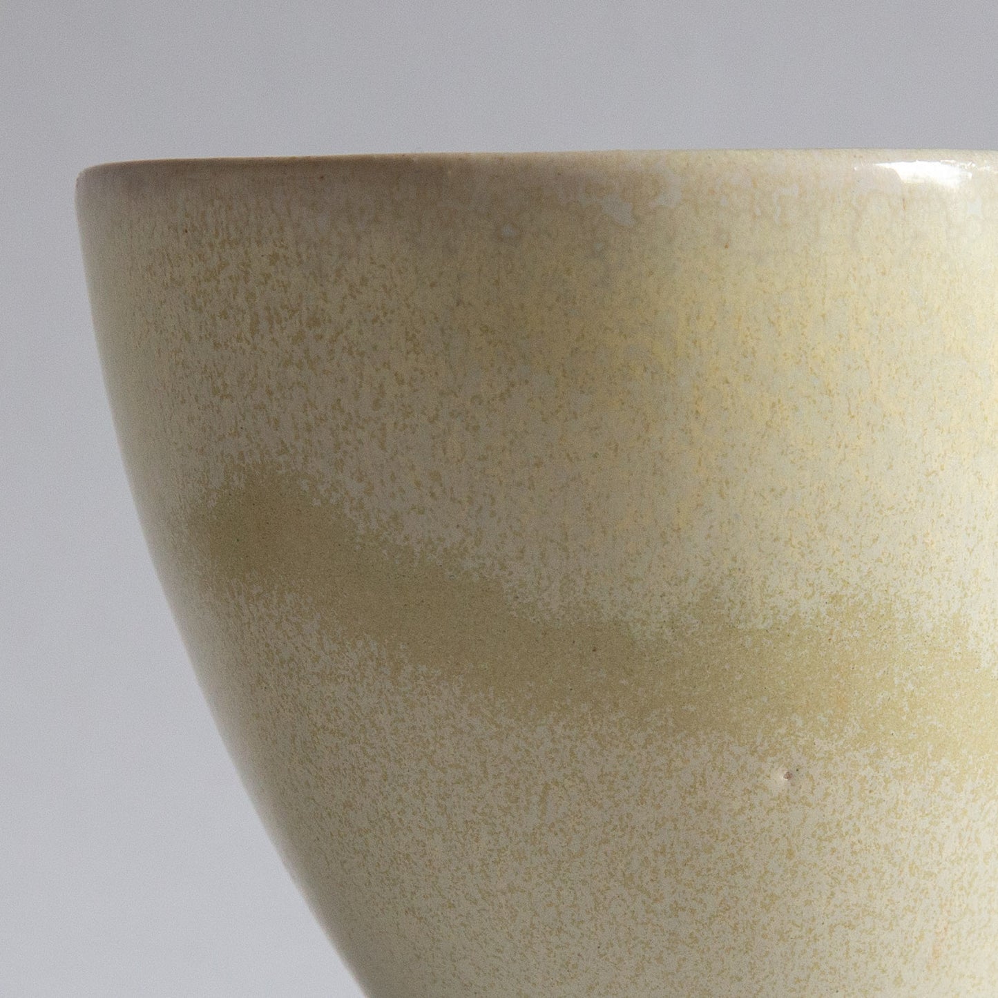 'Tango' Stoneware Mug in Off-White, Jaroslav Hrustalenko, England. 2000s.