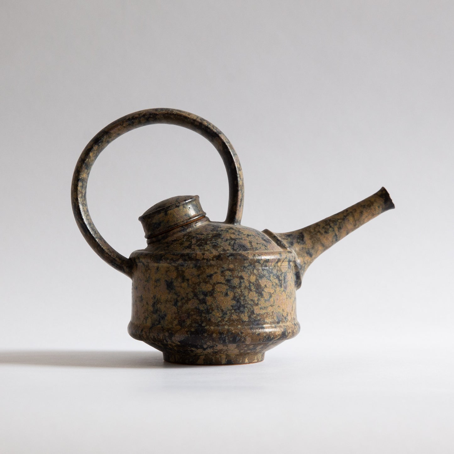 Stoneware Teapot, Ian Rylatt, England. Circa 1990s.
