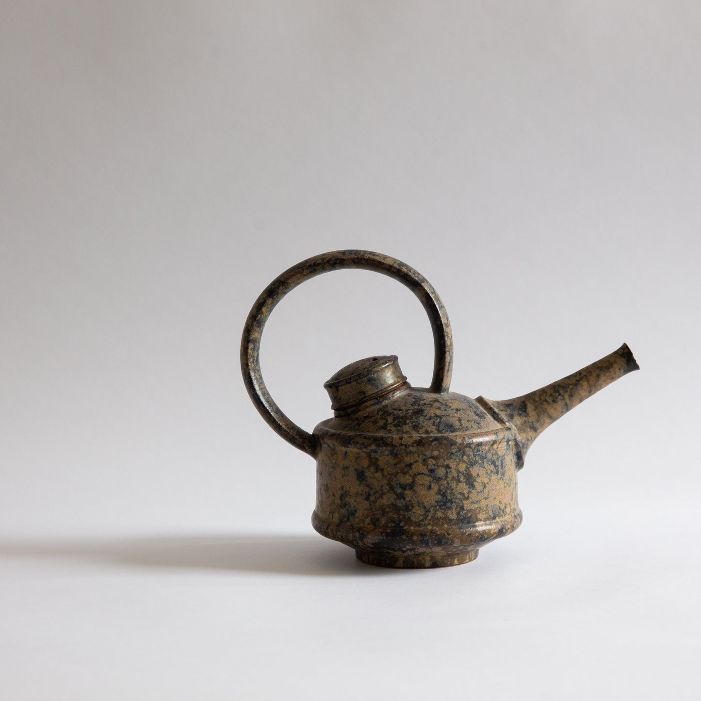 Stoneware Teapot, Ian Rylatt, England. Circa 1990s.